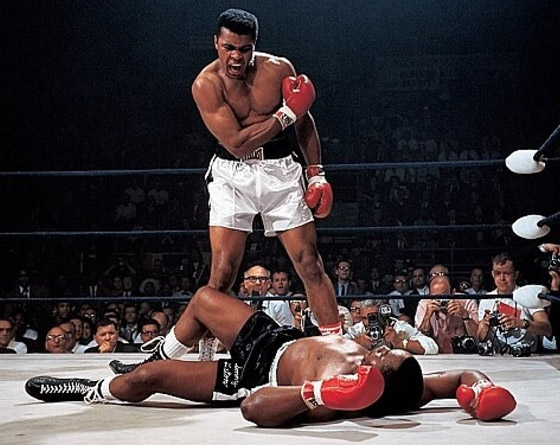 صور: لوحات للملاكم محمد علي تباع بالمزاد.. رسم بعضها بين مبارياته صورة رقم 16