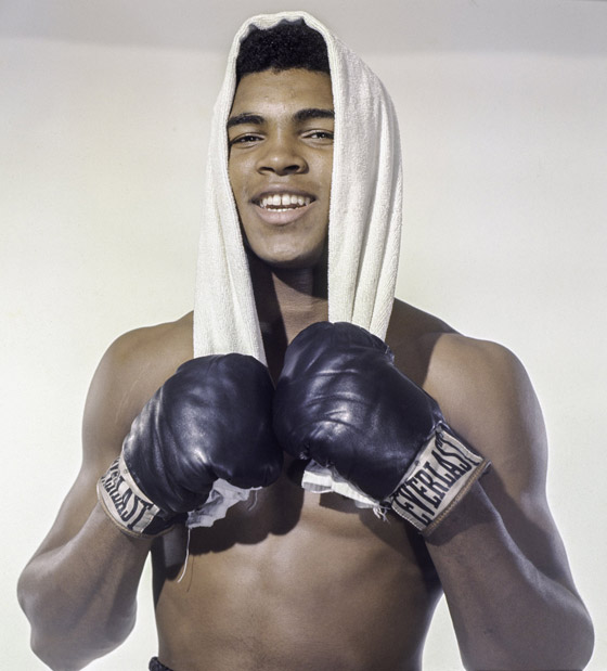 صور: لوحات للملاكم محمد علي تباع بالمزاد.. رسم بعضها بين مبارياته صورة رقم 18