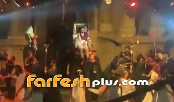 فيديو: سيف نبيل يدخل مسرح جرش محمولا كالملوك والجمهور يتهم النجم العراقي بالغرور والفوقية! صورة رقم 7