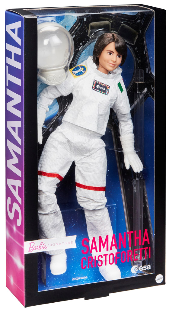 بالصور: الدمية باربي رائدة فضاء في رحلة جوية حيث تنعدم الجاذبية صورة رقم 9