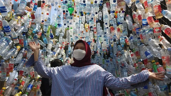 متحف من النفايات البلاستيكية يسلط الضوء على أزمة المحيطات.. صور صورة رقم 12