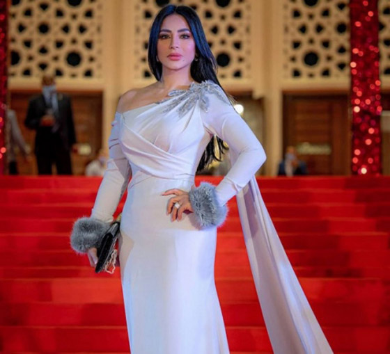 فيديو: لجين عمران مصدومة ومذهولة خلال لقائها مع النجمة كاردي بي في باريس صورة رقم 4