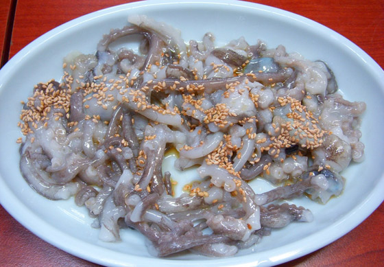 بعضها مقزز.. إليكم أغرب 15 نوعا من الأطعمة حول العالم صورة رقم 8