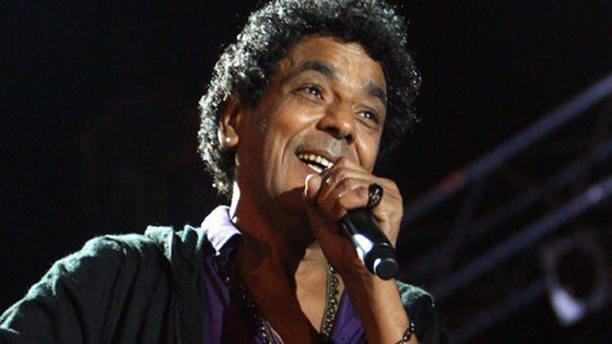 فيديو: محمد منير يحتفل بميلاده ال67. ما سر تعلق الناس به 45 عاما؟  صورة رقم 5
