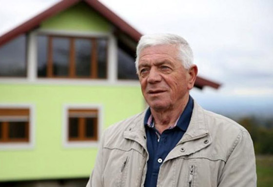 رجل يبني لزوجته منزلا دوارا في 6 سنوات والسبب غريب! صورة رقم 5