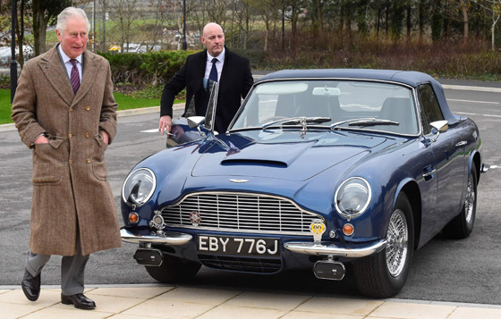 ولي العهد البريطاني يكشف أن سيارته القديمة تعمل بالنبيذ الأبيض والجبن! صورة رقم 1