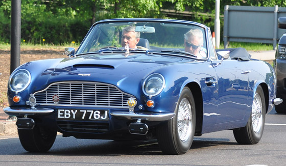 ولي العهد البريطاني يكشف أن سيارته القديمة تعمل بالنبيذ الأبيض والجبن! صورة رقم 5