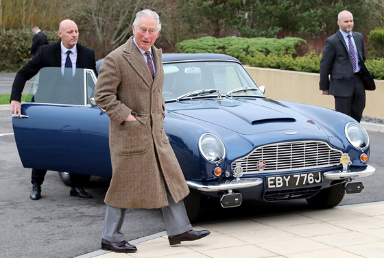 ولي العهد البريطاني يكشف أن سيارته القديمة تعمل بالنبيذ الأبيض والجبن! صورة رقم 6