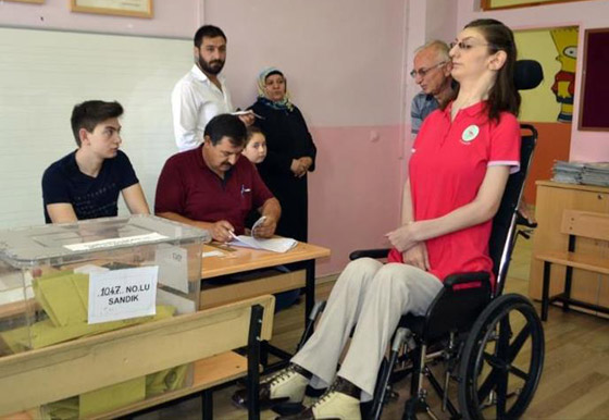 تركية تدخل موسوعة غينيس كأطول امرأة في العالم، ورسالتها: تقبلوا أنفسكم! صورة رقم 11