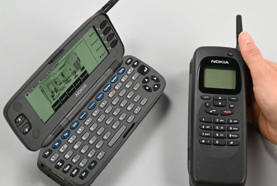 وزنه 400غ، وسعره 800 دولار.. تعرفوا إلى أول هاتف ذكي في العالم! صورة رقم 2