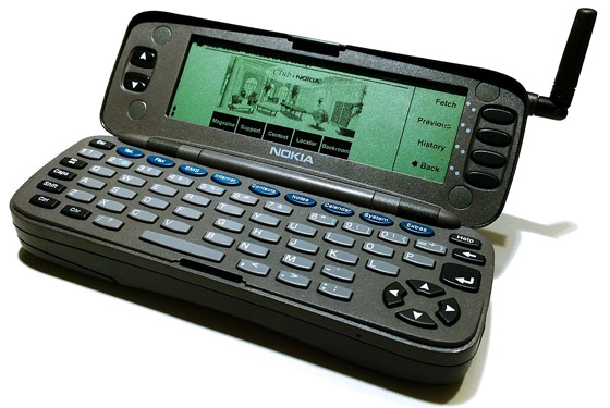 وزنه 400غ، وسعره 800 دولار.. تعرفوا إلى أول هاتف ذكي في العالم! صورة رقم 3