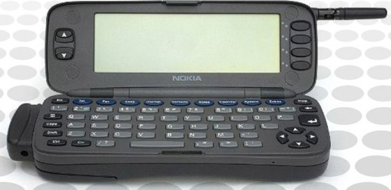 وزنه 400غ، وسعره 800 دولار.. تعرفوا إلى أول هاتف ذكي في العالم! صورة رقم 4