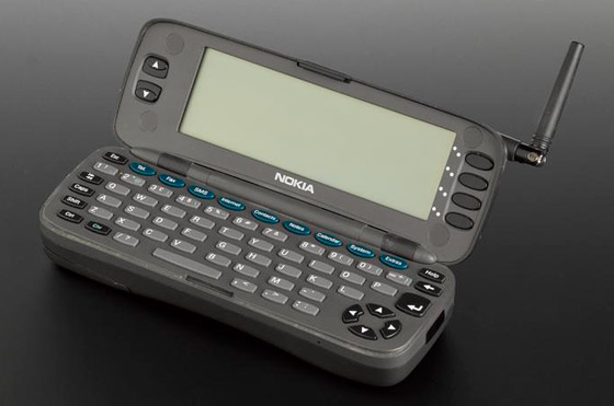 وزنه 400غ، وسعره 800 دولار.. تعرفوا إلى أول هاتف ذكي في العالم! صورة رقم 8