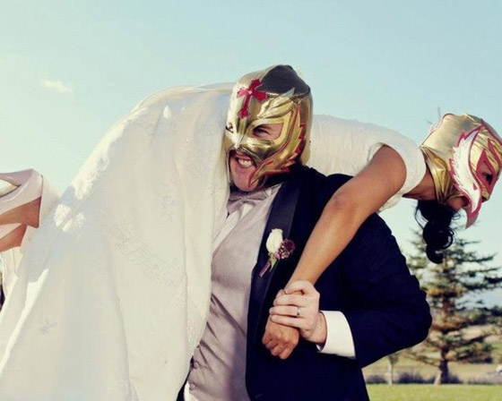 هؤلاء الأشخاص قرروا الخروج عن المألوف في حفل زفافهم: لقطات مبهجة صورة رقم 2