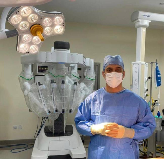 فيديو: نجاح أول عملية جراحية بواسطة روبوت في دبي.. استمرت 3 ساعات صورة رقم 1