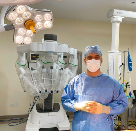 فيديو: نجاح أول عملية جراحية بواسطة روبوت في دبي.. استمرت 3 ساعات صورة رقم 6