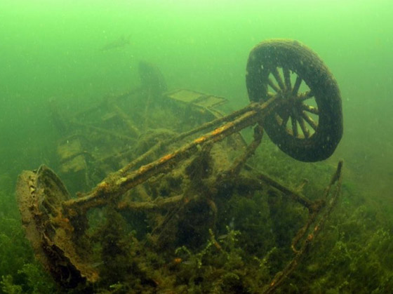 10 أشياء غريبة تم العثور عليها في أسفل البحيرات: سيارات ومنازل صورة رقم 3