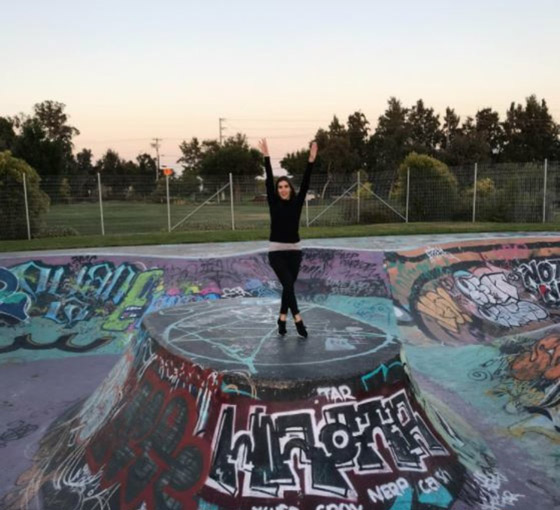 عندما تتناسق ملابسك مع الأشياء المتواجدة حولك ستكون النتيجة كوميدية صورة رقم 7