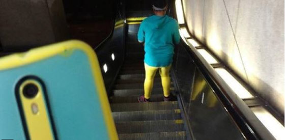 عندما تتناسق ملابسك مع الأشياء المتواجدة حولك ستكون النتيجة كوميدية صورة رقم 14