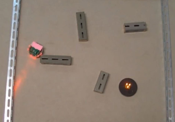 بالفيديو: ابتكار أول روبوت في العالم يفكر بدماغ صنعه العلماء! صورة رقم 1