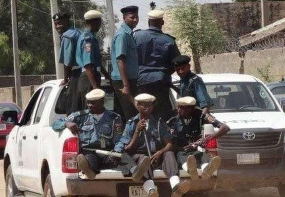 شاب نيجيري يعرض نفسه للبيع مقابل 50 ألف دولار، والشرطة تعتقله! صورة رقم 3 شاب نيجيري يعرض نفسه للبيع مقابل 50 ألف دولار، والشرطة تعتقله! صورة رقم 3
