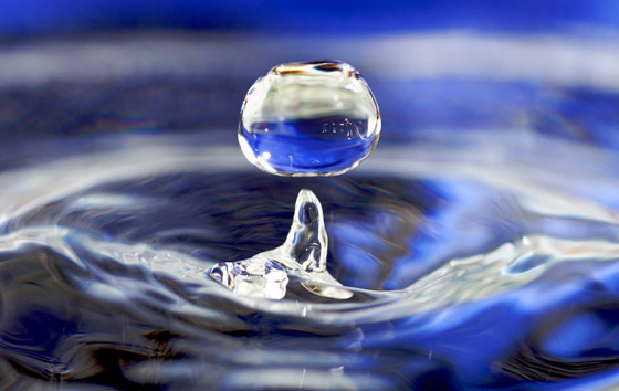 حطم قواعد الكيمياء ولولاه لما استمرت الحياة.. الماء أغرب المواد على الأرض صورة رقم 12