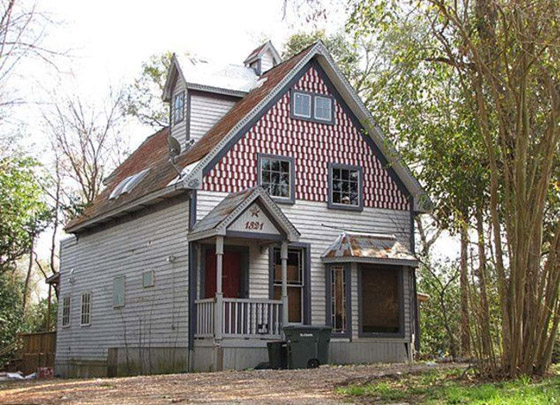 11 مبنى مصنوعاً من القمامة والمواد المعاد تدويرها: الزجاجات الفارغة صورة رقم 9