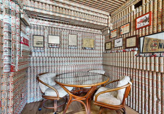 11 مبنى مصنوعاً من القمامة والمواد المعاد تدويرها: الزجاجات الفارغة صورة رقم 14