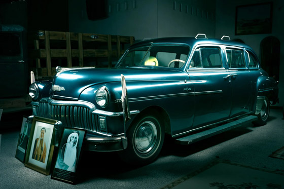 نظرة على مركبات حكام قطر عبر التاريخ.. من شاحنات خاصة إلى سيارات فارهة صورة رقم 7