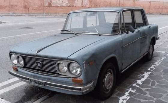 قصة سيارة مهجورة مركونة بإيطاليا منذ 47 عاما وأصبحت مزارا للسياح صورة رقم 3 قصة سيارة مهجورة مركونة بإيطاليا منذ 47 عاما وأصبحت مزارا للسياح صورة رقم 3