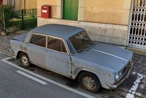 قصة سيارة مهجورة مركونة بإيطاليا منذ 47 عاما وأصبحت مزارا للسياح صورة رقم 2 قصة سيارة مهجورة مركونة بإيطاليا منذ 47 عاما وأصبحت مزارا للسياح صورة رقم 2