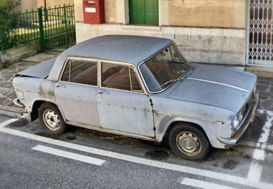 قصة سيارة مهجورة مركونة بإيطاليا منذ 47 عاما وأصبحت مزارا للسياح صورة رقم 6 قصة سيارة مهجورة مركونة بإيطاليا منذ 47 عاما وأصبحت مزارا للسياح صورة رقم 6
