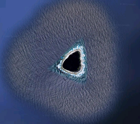 صور: ثقب أسود غامض على خرائط جوجل يثير الفضول! ما حقيقته؟ صورة رقم 1 صور: ثقب أسود غامض على خرائط جوجل يثير الفضول! ما حقيقته؟ صورة رقم 1