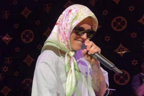 بالصور والفيديو.. جاستين بيبر يصدم الجمهور بعد ظهوره بالحجاب صورة رقم 6 بالصور والفيديو.. جاستين بيبر يصدم الجمهور بعد ظهوره بالحجاب صورة رقم 6