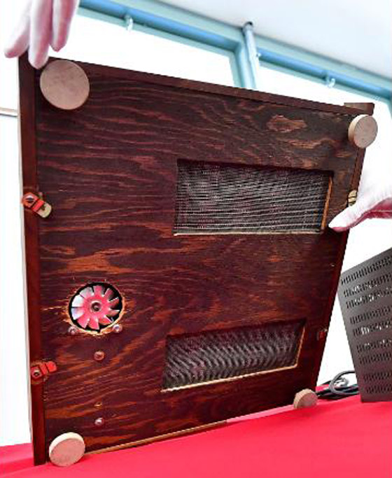 بيع نسخة من أول جهاز كمبيوتر أنتجته شركة أبل مقابل 400 ألف دولار صورة رقم 6