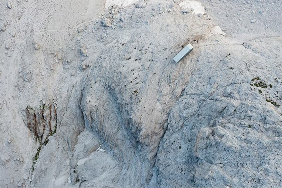 على ارتفاع 2667 مترا.. ملجأ على قمة جبل إيطالي يخطف الأنظار! صور صورة رقم 9