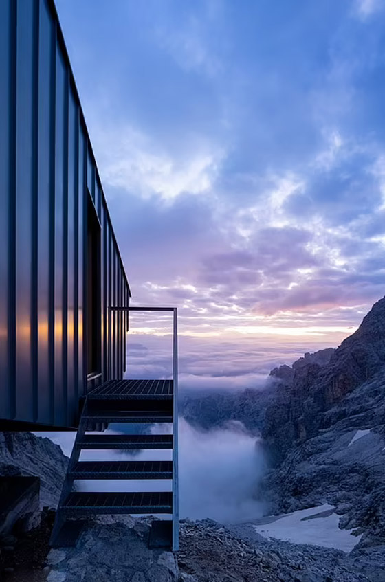 على ارتفاع 2667 مترا.. ملجأ على قمة جبل إيطالي يخطف الأنظار! صور صورة رقم 12