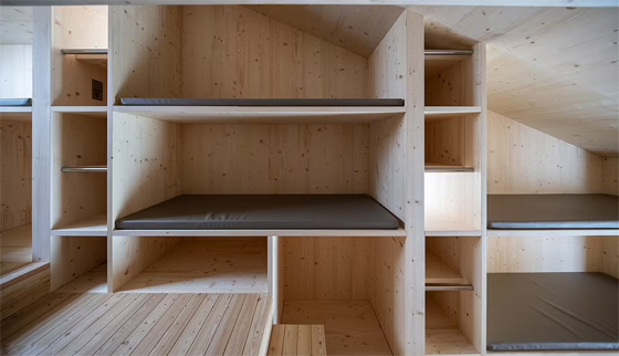 على ارتفاع 2667 مترا.. ملجأ على قمة جبل إيطالي يخطف الأنظار! صور صورة رقم 14