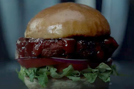 هل تريد التذوق؟.. برغر جديد بطعم لحوم البشر في السويد! فيديو صورة رقم 7