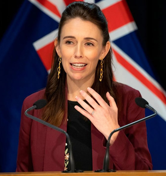 فيديو طريف: ابنة رئيسة وزراء نيوزيلندا تفاجئها بالنهوض من السرير خلال بث مباشر! صورة رقم 2