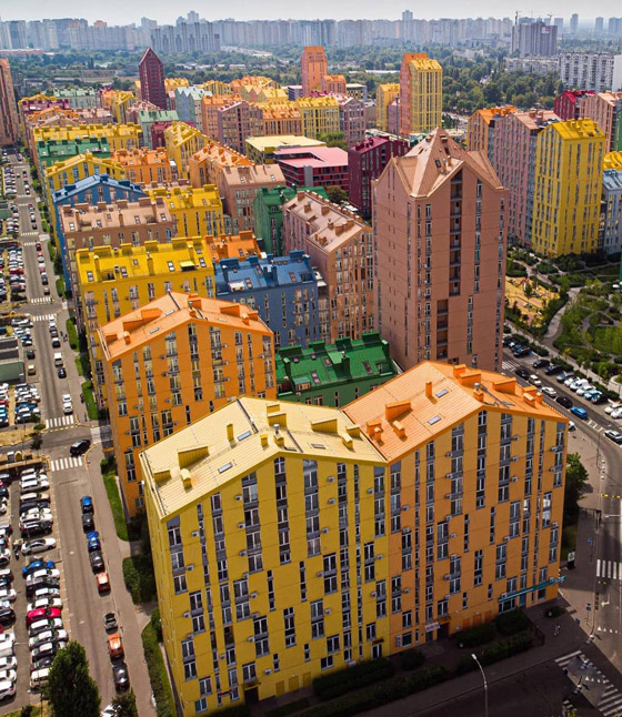 تشبه الليغو.. مجمع سكني في أوكرانيا يخطف الأنظار بسبب ألوانه الزاهية صورة رقم 8