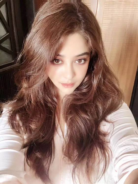 فنانة هندية تتعهد بالتبرع بشعرها للأطفال مرضى السرطان بمناسبة يوم ميلادها صورة رقم 2 فنانة هندية تتعهد بالتبرع بشعرها للأطفال مرضى السرطان بمناسبة يوم ميلادها صورة رقم 2
