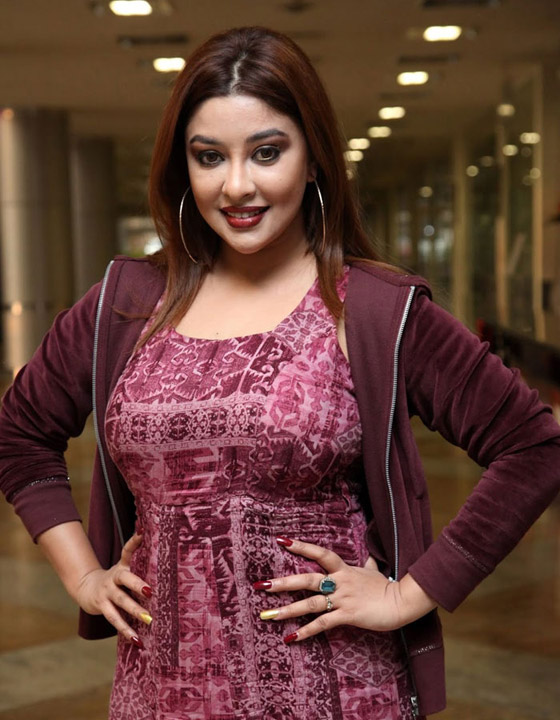 فنانة هندية تتعهد بالتبرع بشعرها للأطفال مرضى السرطان بمناسبة يوم ميلادها صورة رقم 7 فنانة هندية تتعهد بالتبرع بشعرها للأطفال مرضى السرطان بمناسبة يوم ميلادها صورة رقم 7