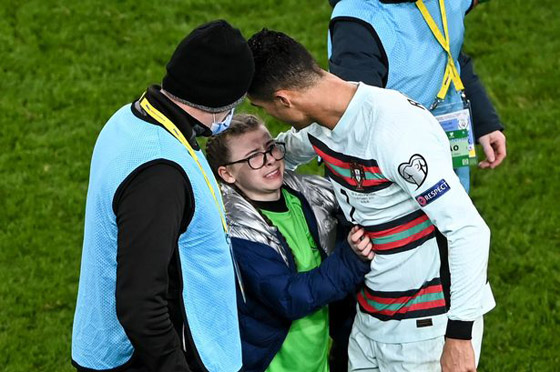 غرامة 45 ألف جنيه على فتاة بسبب قميص كريستيانو.. ما القصة؟ (صور) صورة رقم 4 غرامة 45 ألف جنيه على فتاة بسبب قميص كريستيانو.. ما القصة؟ (صور) صورة رقم 4