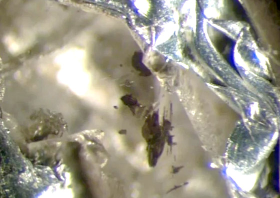 داخل هذه الماسة معدن لم يسبق رؤيته من قبل صورة رقم 3 داخل هذه الماسة معدن لم يسبق رؤيته من قبل صورة رقم 3