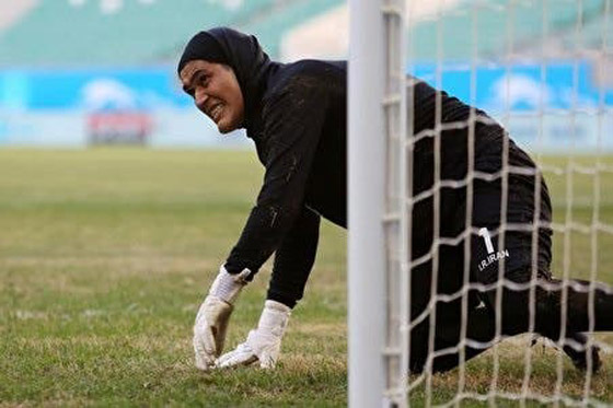 بعد الجدل عن جنس اللاعبة الإيرانية.. مدربتها ترد صورة رقم 5