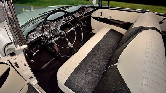 مزاد يطرح سيارة 