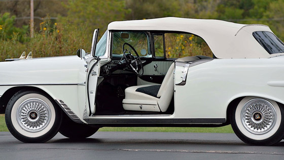 مزاد يطرح سيارة 