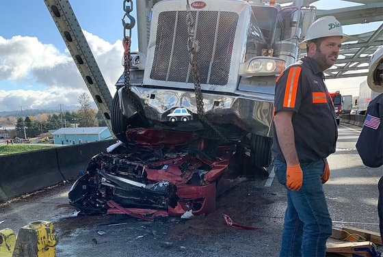 بالصور.. معجزة تنجي سيدة أمريكية من حادث سير خطير مروع! صورة رقم 2 بالصور.. معجزة تنجي سيدة أمريكية من حادث سير خطير مروع! صورة رقم 2