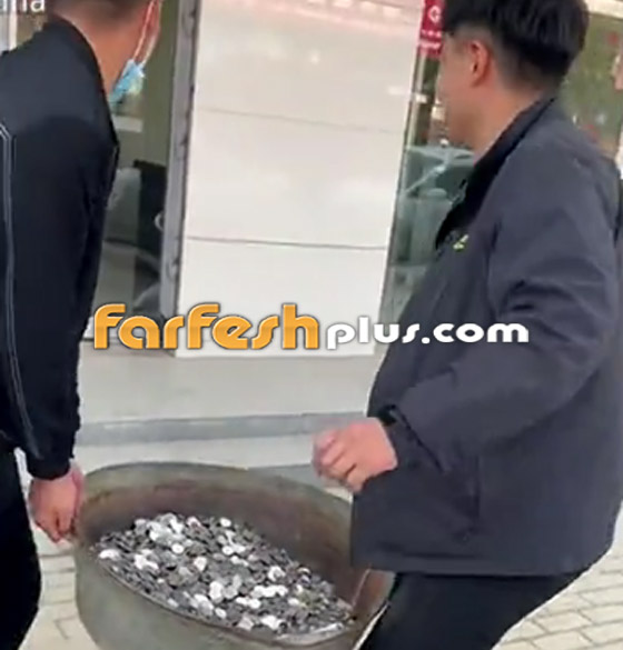 صيني يهدي صديقه إناء به 9999 عملة معدنية في يوم زواجه! فيديو صورة رقم 2